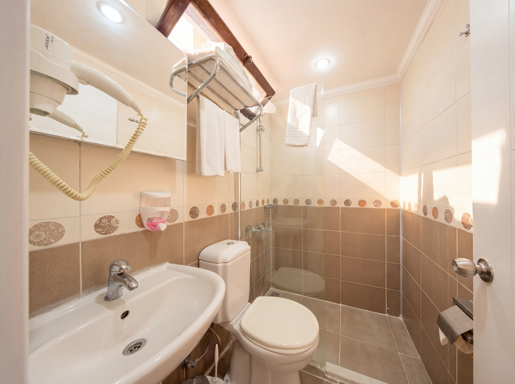 Familienzimmer · Badezimmer