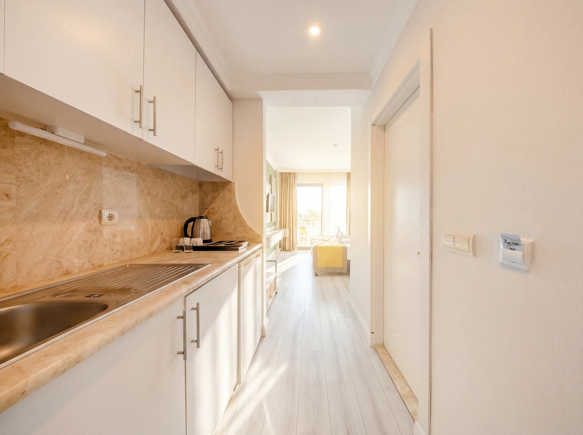Spüle und Arbeitsfläche im Deluxe Zimmer